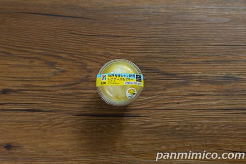 セブンイレブンの淡路島産レモン使用レアチーズ＆ゼリーパッケージの写真