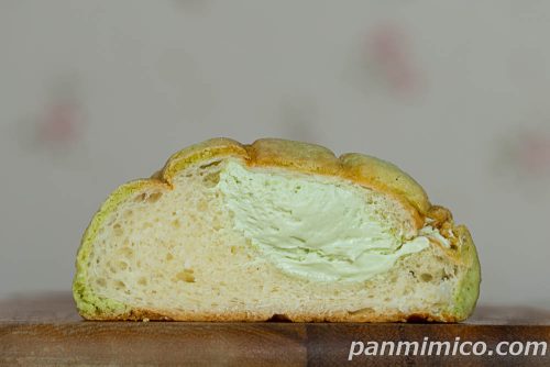 【ファミリーマート】クラウンメロンパン断面の写真