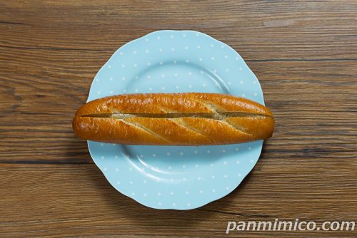 【セブンイレブン】「黒豆きなこクリームフランス兵庫県産丹波黒きなこ使用」上から撮った写真