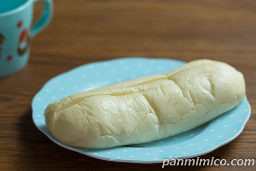 ヤマザキ新作！シャインマスカットジャム＆ホイップロール斜めから撮った写真