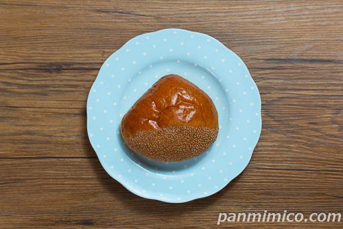 【ファミマ新作】たっぷりマロンクリームパン上から撮った写真