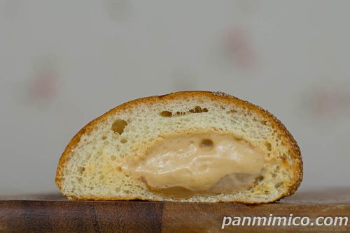 【ファミマ新作】たっぷりマロンクリームパン断面の写真