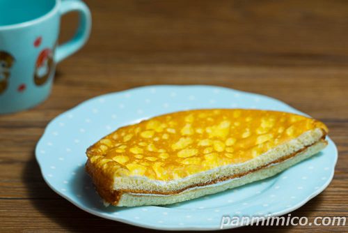 ローソン「塩ミルククレープケーキ」斜めから撮った写真