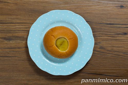 【YKベーキングカンパニー】栗きんとんあんぱん上から撮った写真