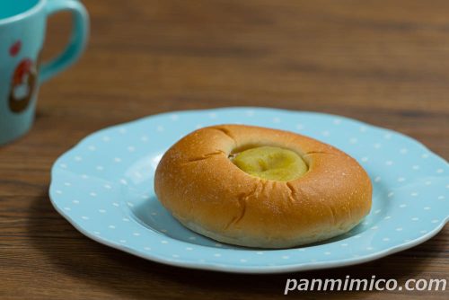 【YKベーキングカンパニー】栗きんとんあんぱん斜めから撮った写真