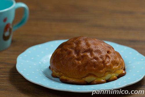 【ヤマザキ】ブールパン（マロンあん＆マロンホイップ）斜めから撮った写真