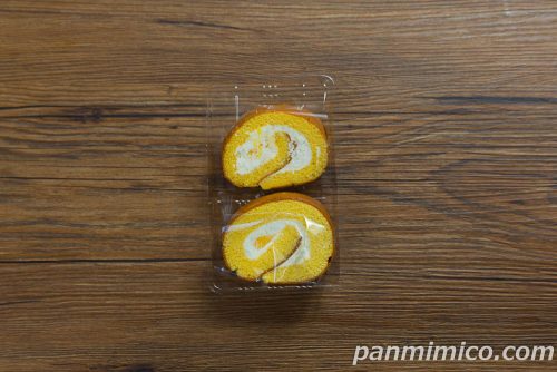 ファミマ新作「ファミリーマートオリジナル　安食ロール」上から撮った写真