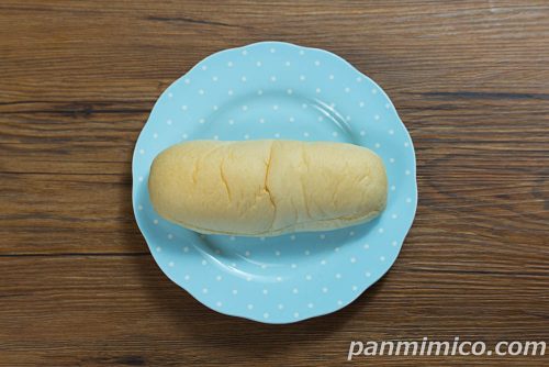 【ファミリーマート】白生コッペパン（レアチーズ＆レモンカスタード）上から撮った写真