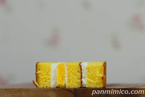 ファミマ新作「ファミリーマートオリジナル　安食ロール」断面の写真