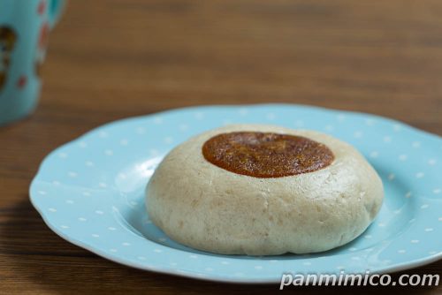 【ヤマザキ】くりまんじゅうのくりあんぱん斜めから撮った写真