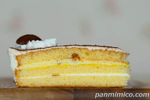 【ファミリーマート】の新作スイーツ「ごろっと栗のケーキ」断面の写真