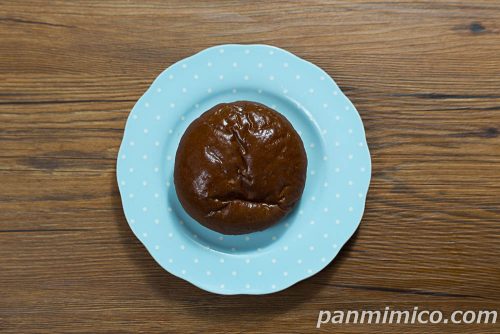 ヤマザキ新作「特濃チョコクリームパン」上から撮った写真