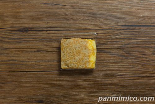 【ヤマザキ】もっちクレープ（ホイップ＆マロンクリーム）上から撮った写真