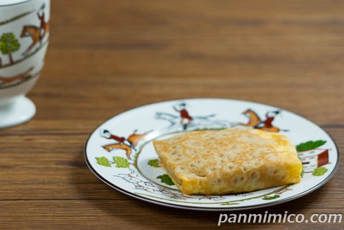 【ヤマザキ】もっちクレープ（ホイップ＆マロンクリーム）斜めから撮った写真