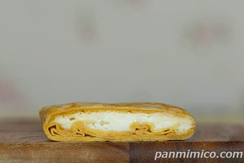 【ヤマザキ】もっちクレープ（ホイップ＆マロンクリーム）断面の写真