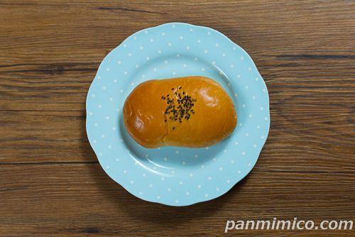 YKベーキングカンパニーの新作パン「紅はるかとマーガリンのパン」上から撮った写真