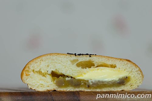 YKベーキングカンパニーの新作パン「紅はるかとマーガリンのパン」断面の写真