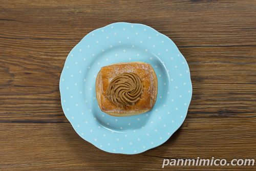 【セブンイレブン】マロンクリームデニッシュ上から撮った写真