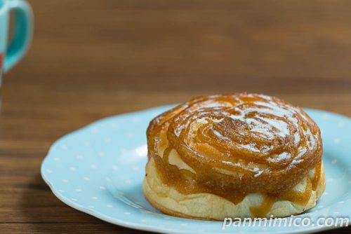 ローソンの「至福のマロン&マロン」斜めから撮った写真