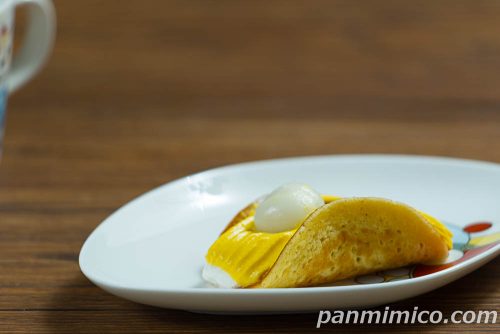 【ファミマ】白玉入りお芋のどら焼き斜めから撮った写真