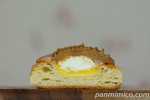 【セブンイレブン】マロンクリームデニッシュ断面の写真