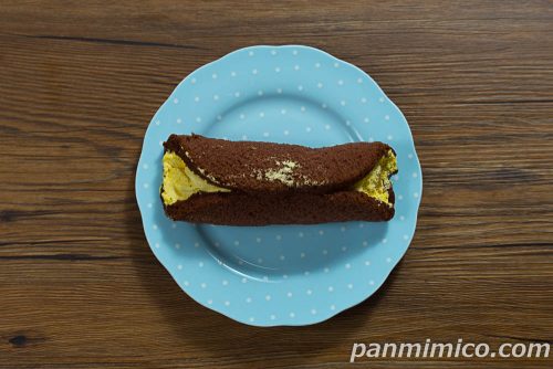 【ヤマザキ】まるごとバナナ（バナナホイップ＆チョコソース）上から撮った写真