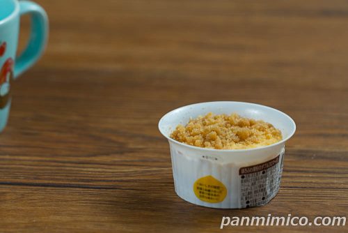 【ローソン】ほろふわ栗粉のダブルフロマージュ斜めから撮った写真