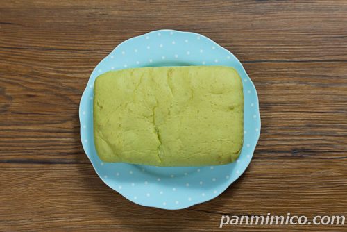 セブンイレブンモリヤマメロンのクリームサンド上から撮った写真
