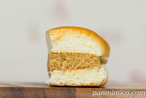 「生かすてらさんど 白バラコーヒー入りクリーム」フジパン断面の写真