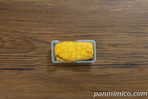 ファミリーマート「森永れん乳風味クレープ」上から撮った写真