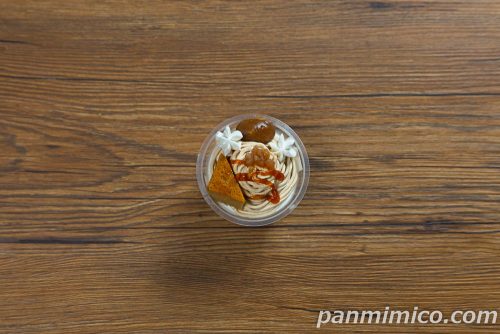 セブンイレブン「プリンケーキパフェ　栗三昧」上から撮った写真