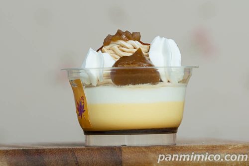 セブンイレブン「プリンケーキパフェ　栗三昧」断面の写真