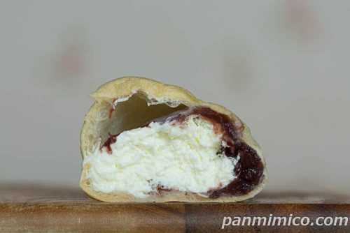 もなしゅー（つぶあん＆ホイップ）【ヤマザキ】断面の写真