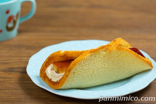 ヤマザキのずっしりプリンケーキ斜めから撮った写真