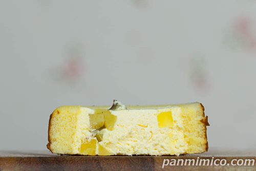 【ヤマザキ】「お芋のロールケーキ」断面の写真