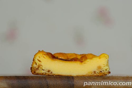 ファミマフラン風プリンケーキ断面の写真