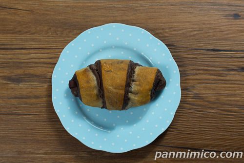ヤマザキバイカラーチョコクロワッサン上から撮った写真