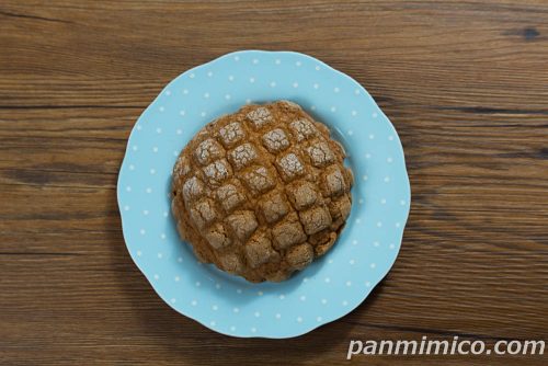 【ヤマザキ】黒糖メロンパン上から撮った写真