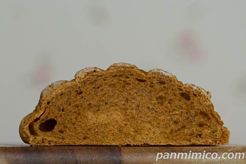 【ヤマザキ】黒糖メロンパン断面の写真