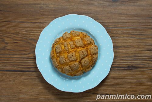 パスコ麦のめぐみ 全粒粉入りメロンパン上から撮った写真