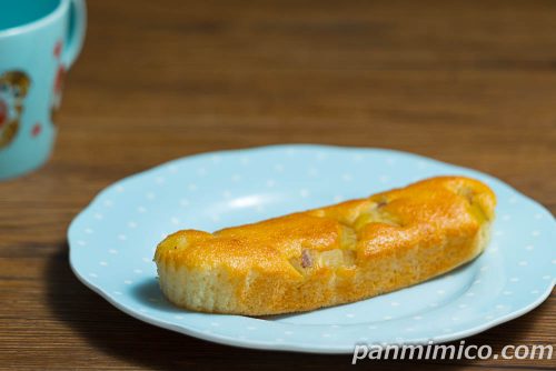 【ローソン】ごろっとお芋のケーキ斜めから撮った写真