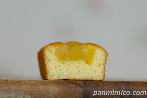 【ローソン】ごろっとお芋のケーキ断面の写真