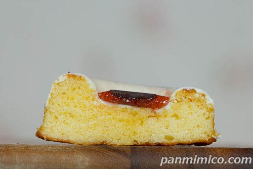 セブンの「いちごとホワイトチョコのケーキ」断面の写真