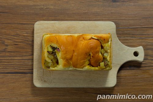 【ヤマザキ】たっぷりさつまいもブレッド(紅はるか)上から撮った写真