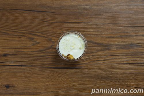 ローソン「白いティラミス（チョコソース）」上から撮った写真