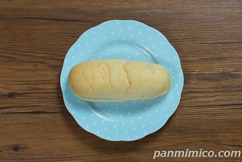 ファミマ白生コッペパン（りんご果肉入りカスタード）上から撮った写真