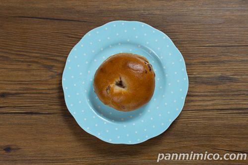 セブンイレブン「７Ｐ　クランベリーベーグルサンド（チーズクリーム）」上から撮った写真