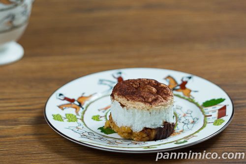 【セブンイレブン】の「スモア~マシュマロ&生チョコ~」斜めから撮った写真