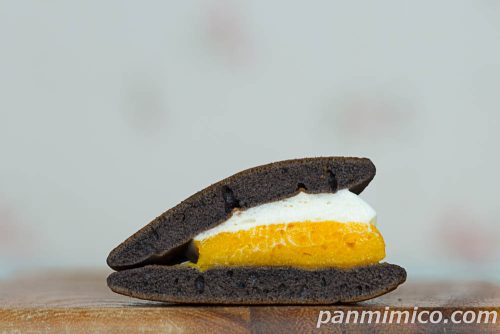 【セブン】かぼちゃ&マスカルポーネ生どら焼断面の写真