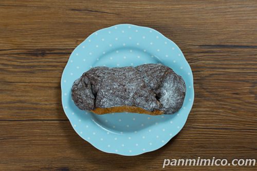 ファミマチョコマカロンクロワッサン上から撮った写真